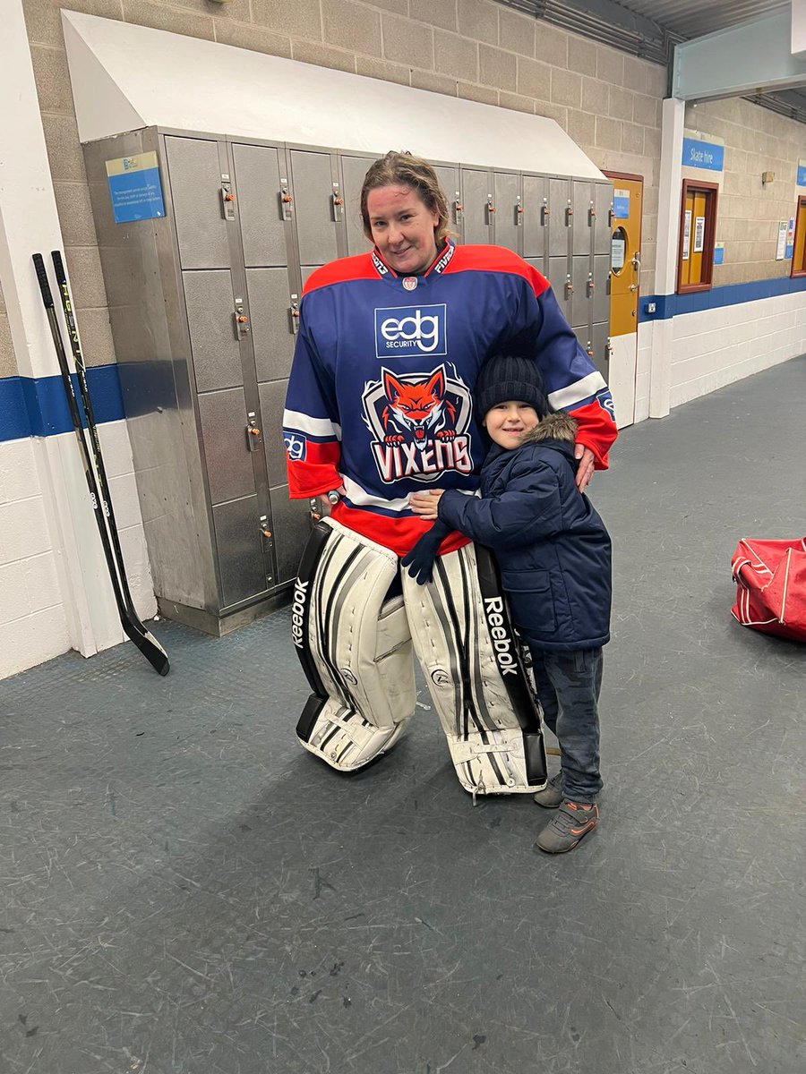 SolihullVixens's tweet photo. Huge thank you to our sponsor @edgsecurity for our new kit which we received in time to wear last weekend and will proudly roll out the home kit on Saturday (18:25) against Guildford Lightning! 🏒 https://t.co/4mHm8lmjNK