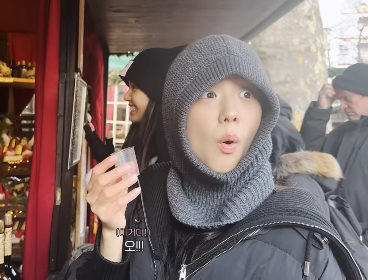 sugaryouknowm_e's tweet photo. Lmao🤭🤩🤣😂🥲
#LISOO in a nutshell drinking alcohol 😆🤪 their reactions are priceless! #JISOO #LISA
@BLACKPINK #BlackpinkInCologne #Blinks #Jisoo #JISOO3rdVlog #JisooVlog #JisooCologne #CologneVlog @TheBlinksDE #Koeln #Köln #BlackpinkColkgne https://t.co/JLVzTFu5gT