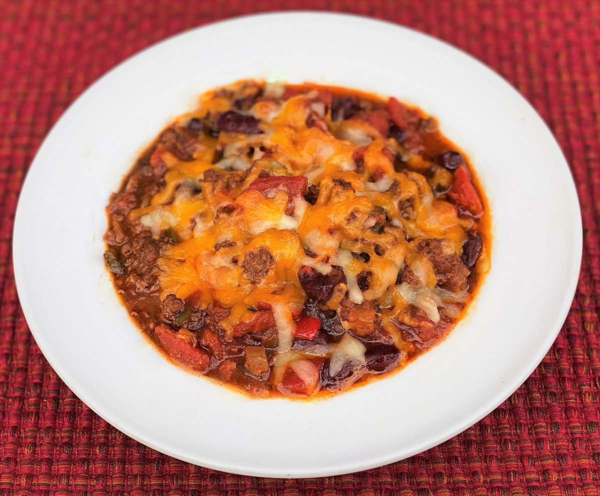 MacsWoodGrilled's tweet image. A high of 15° means you need a bowl of our Baked Three-Way Chili! We start with our 
7-Pepper #Chili (made w/ USDA Prime Certified #AngusBeef ground beef &amp;amp; kidney beans), and we finish w/ raw diced onions, cheddar jack, &amp;amp; a side of sour cream.
(pic: TLM) chicagochili #chicagosoup