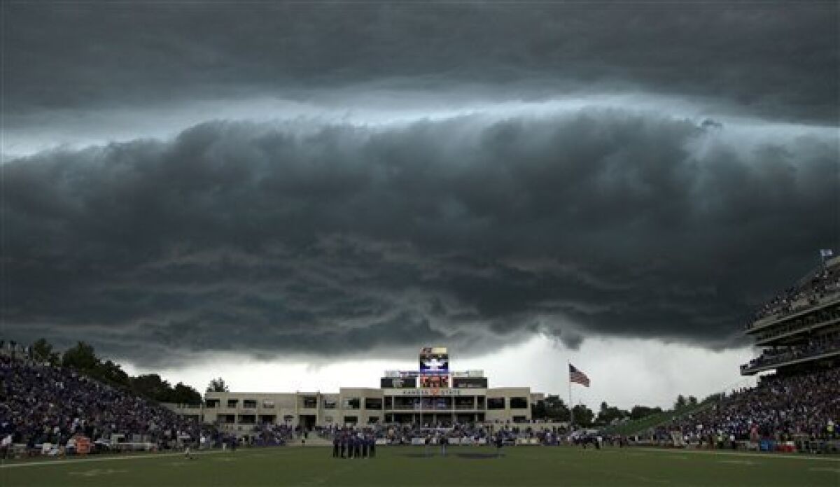 DScottFritchen's tweet photo. K-State vs UCF September 23, 2023: ?????

K-State vs UCF: September 25, 2010: https://t.co/RZiTuJSHYu