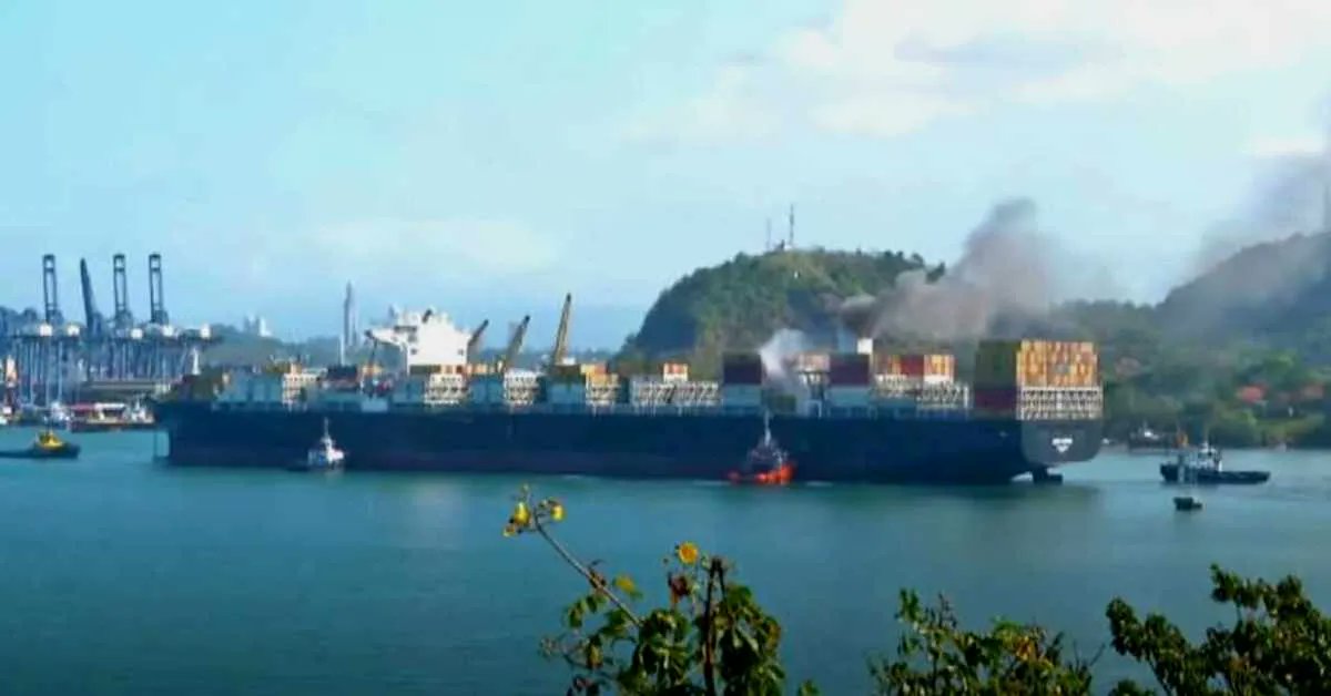 MarineInsight's tweet photo. Watch: Fire Breaks Out In Containership Engine Room In Panama 

.Check Out this article 👉https://t.co/TzT5HePt7g 

#ContainershipFire #Panama #EngineRoomFire #Shipping #Maritime #MarineInsight #Merchantnavy #Merchantmarine #MerchantnavyShips https://t.co/CurdkK3K8C