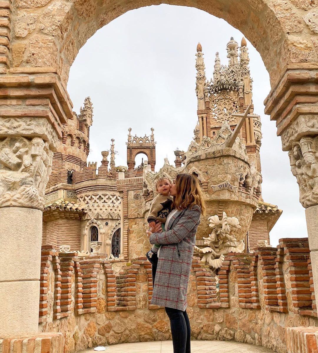 TuBenalmadena's tweet photo. 🏰 Un castillo de cuento es todavía más especial en compañía de mami...👩‍👦
Ven a #Benalmádena y descubre su precioso #CastillodeColomares. Una escapada perfecta si vienes con niños 😍

#lovingBenalmádena ❤️
📸 @con_vistas_al_adriatico
#VenABenalmádena #costadelsol #benalmadena https://t.co/TFPDC3haoe
