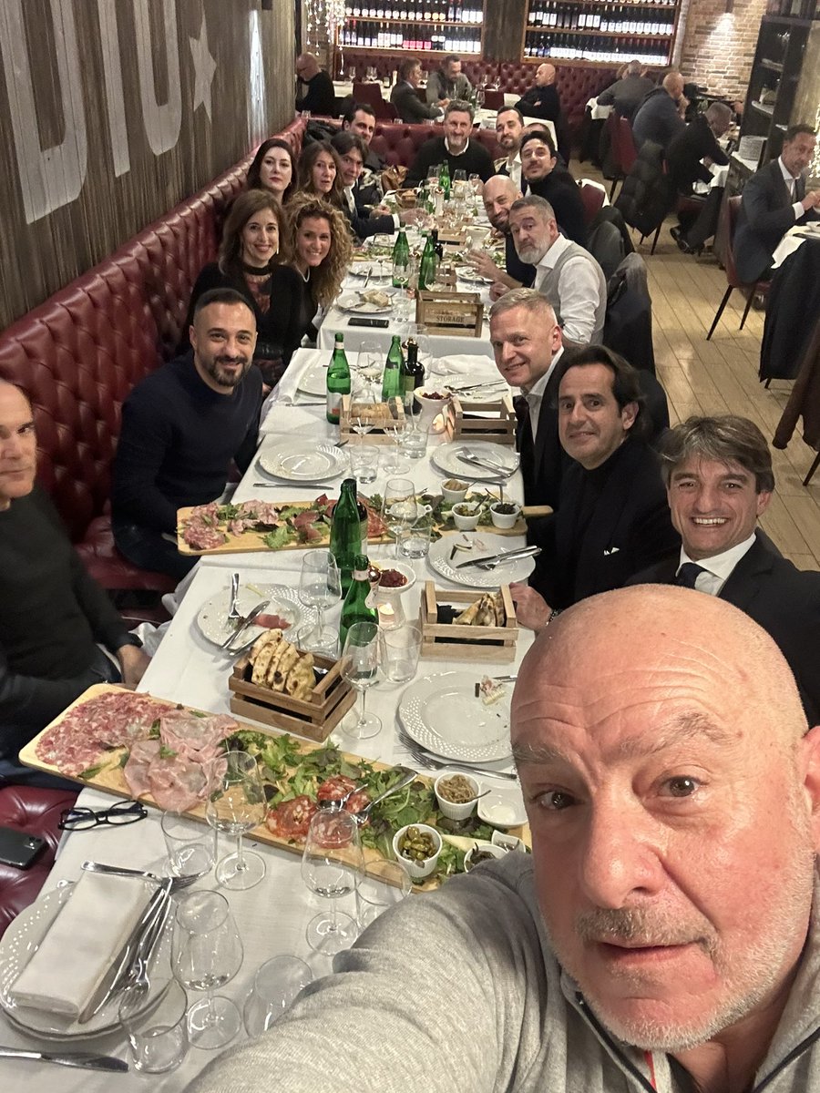 Il grande Team di <a href="/EngineeringSpa/">ENGINEERING GROUP</a> PAL. Insieme per costruire un altro anno di successi. Insieme  #thinkdigital #DigitalTransformation