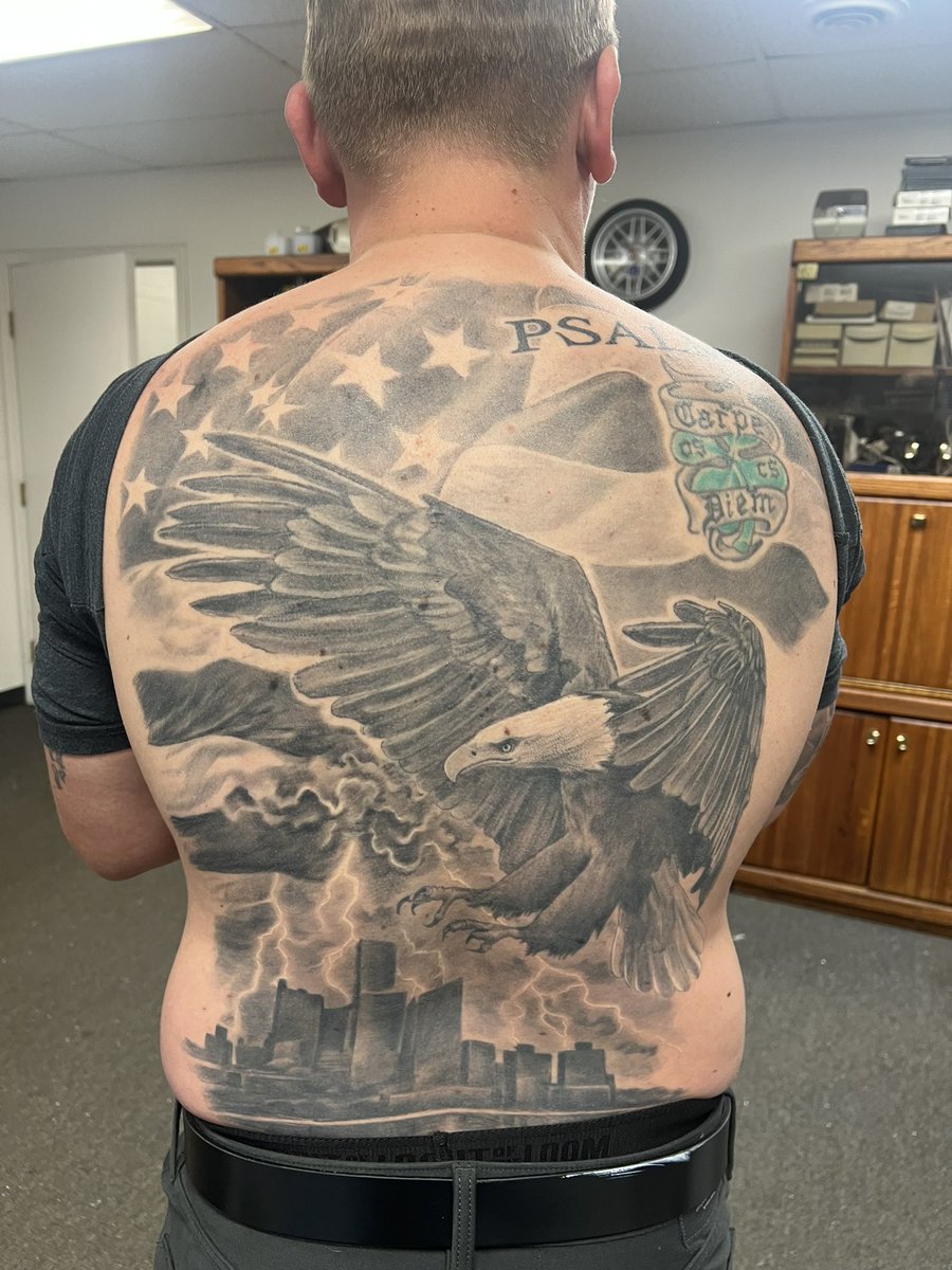 Marshalltattoo's tweet photo. #eternalink #marshallbennettgreywashbyetermalink #h2oceanaftercare #axys #neotat #eagle #america #freed #USA https://t.co/bN5JWKGbBf