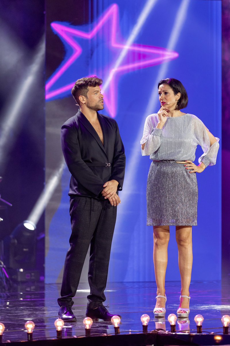 Backstage TV (@backstageprodu) on Twitter photo Preparad palomitas 🍿📺 que en 30’ empieza la segunda gala de LALALA🎤🎶
👉🏻 21:30h en <a href="/telemadrid/">Telemadrid</a> ‼️
Esta noche se incorpora <a href="/Lorenagomez_/">Lorena Gómez</a> como jurado, junto con <a href="/PotyCastillo/">Javier Poty Castillo</a> <a href="/DanielDiges/">Daniel Diges</a> .🕺🏻
Y tendremos de invitado especial a <a href="/AntonioHueso/">Antonio Hueso</a> 🙌🏻🥳 Preparad palomitas 🍿📺 que en 30’ empieza la segunda gala de LALALA🎤🎶
👉🏻 21:30h en <a href="/telemadrid/">Telemadrid</a> ‼️
Esta noche se incorpora <a href="/Lorenagomez_/">Lorena Gómez</a> como jurado, junto con <a href="/PotyCastillo/">Javier Poty Castillo</a> <a href="/DanielDiges/">Daniel Diges</a> .🕺🏻
Y tendremos de invitado especial a <a href="/AntonioHueso/">Antonio Hueso</a> 🙌🏻🥳