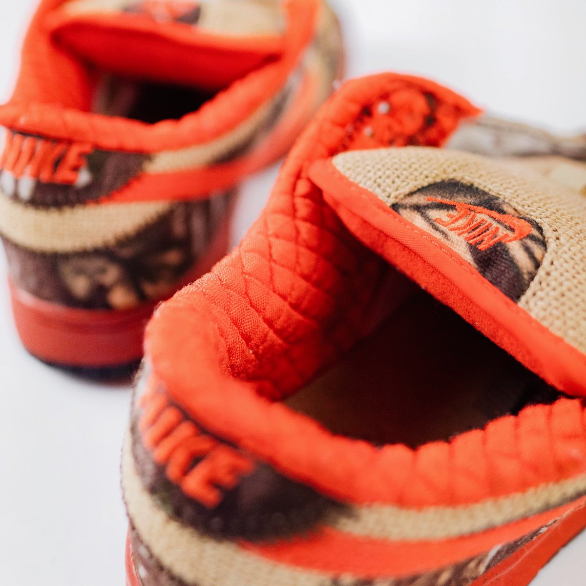 dunksrnice's tweet photo. Older shoes just hit different, even though the woven materials rip easily π
2004 Hunter Dunk Low SB.
#dunksrnice #nikedunk #nikedunksb https://t.co/GdnkBpnM0U