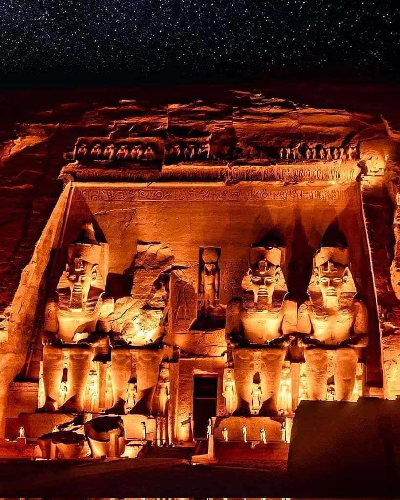 AliciaMimundo's tweet photo. #BuenasNochesATodos 🌹

#AbuSimbel #Egipto 

(Foto©️egyptfragrant) 
https://t.co/rReSpi97rQ https://t.co/pVvMDKnjdf