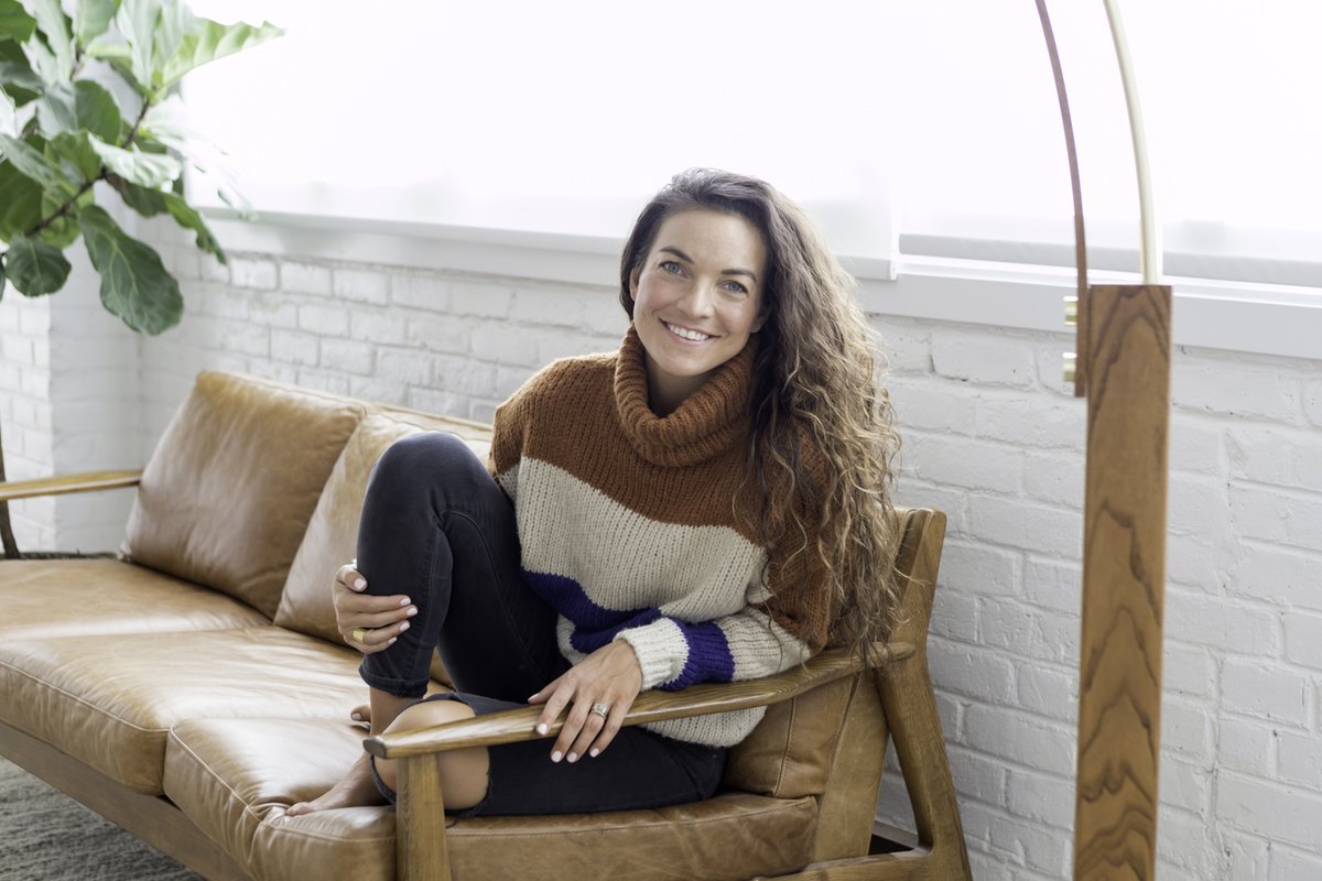 TAerialist's tweet photo. Brooke Cates, creator of @TheBloomMethod joins the pod to talk about #prenatal #postpartum exercise, #diastatisrecti #pelvicfloordysfunction @digitentpodcast  Listen: https://t.co/4BL7pCDxJO https://t.co/fb8C0yswHV