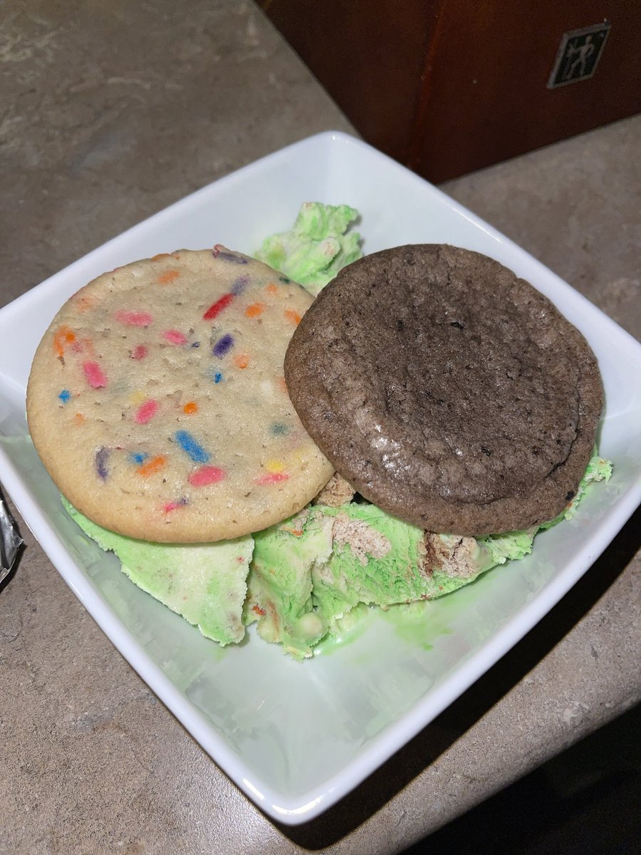 SAINT4POTUS's tweet photo. ice cream &amp; cookies is pretty much my go to dessert meal https://t.co/CPIcbp5GjW