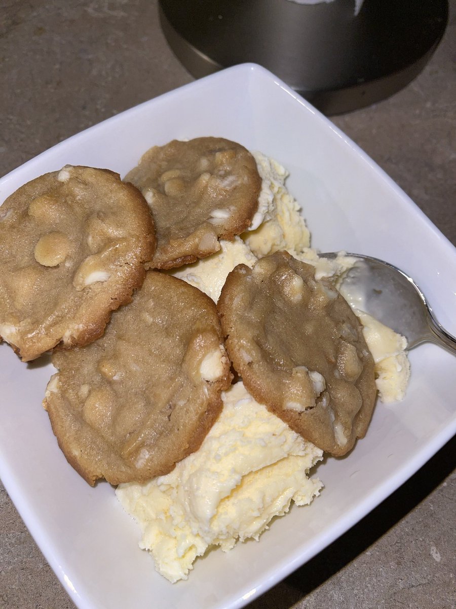 SAINT4POTUS's tweet photo. ice cream &amp; cookies is pretty much my go to dessert meal https://t.co/CPIcbp5GjW