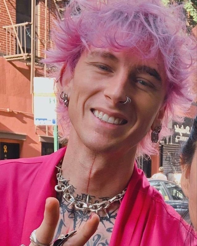 hoteldiablo_xx's tweet photo. Hes so goddamn cute🖤
@machinegunkelly @meganfox #colsonbaker #machinegunkelly #mgk #mrpink #theblondedon #meganfox #mrspink #iamagod #estfam #est4life #est19xx #bornwithhorns #27coffeeclub #mainstreamsellout #est #twinflame #bloodyvalentine #undnlaqr #jennifersbody #subservience https://t.co/WzzHcR9uBF