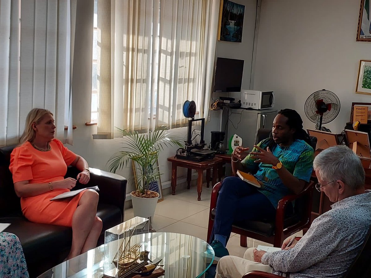 Thank you <a href="/dsengeh/">David Moinina Sengeh</a> for your reflections today on how 🇬🇧Aid can best support 🇸🇱 to expand Junior and Secondary education. Uplifting to look at impact to date! What better place than Freetown to host next week’s  Foundational Learning  Exchange 6-7 Feb.