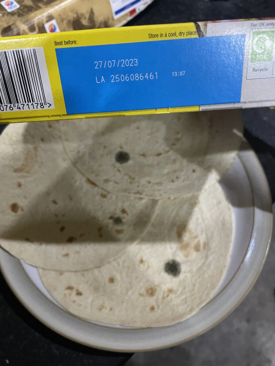 elaa2383's tweet photo. @oldelpasouk very surprised to find mould on our fajita wraps last night. 🤢 https://t.co/3wW6eNxDsQ