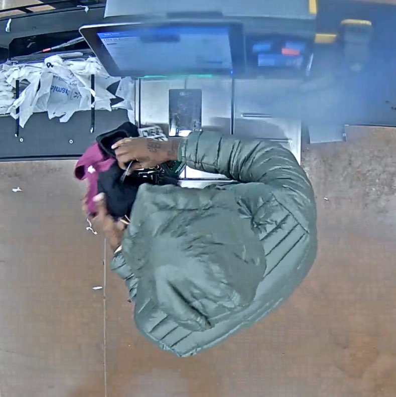 EdmondPD's tweet photo. Can you help us ID this woman? She spent just under $1500 using credit cards that were stolen from multiple auto burglaries at Hafer Park. Let us know if you recognize her. Notice the visible tattoos on her hands. Call
405-359-4398 Case # 22-68871 https://t.co/BWcsv5N37e