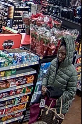 EdmondPD's tweet photo. Can you help us ID this woman? She spent just under $1500 using credit cards that were stolen from multiple auto burglaries at Hafer Park. Let us know if you recognize her. Notice the visible tattoos on her hands. Call
405-359-4398 Case # 22-68871 https://t.co/BWcsv5N37e