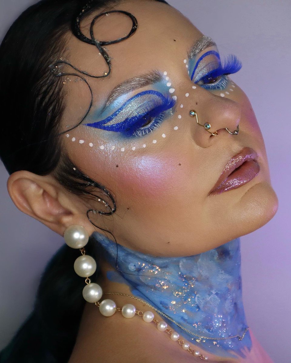 ♒️Water Princess♒️ AQUARIUS
<a href="/linluxc_/">xyz_!</a> Deja Blue liner
<a href="/MakeupRVLTN/">Makeup Revolution</a> ‘ Winter is Coming’ game of thrones palette 
<a href="/ColourPopCo/">ColourPop Cosmetics</a> Brooklyn Nets glitter gel
<a href="/mehronmakeup/">Mehron Makeup</a> paradise paints 
#Aquarius