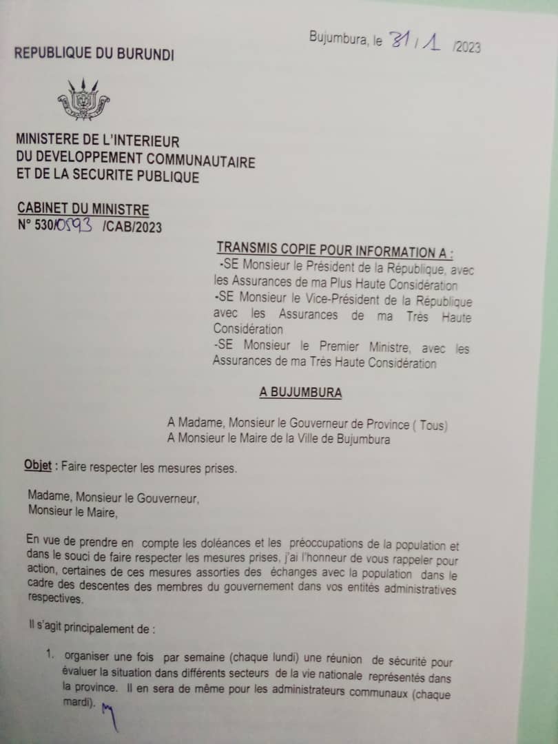 claudekubwi's tweet image. Hamwe iz'ingingo zoja munguro ntakeka igihugu cohatorera akoyokwe.#imigambwe ikore amanama ibimenyesheje itarinze gusaba uruhusha,#inzu za nyakatsi zisezerewe n'ibindi n'ibindi....