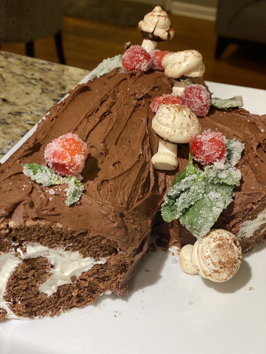 Maarqui_'s tweet image. I wish it went this fast L🍄L! What's the craziest or hardest dish you've ever attempted in the kitchen? I bet we all have a funny story to tell! Share your culinary ADVENTURES below and let's have a good laugh together! 🤣 #cookingchallenge #yulelogcake #homemadegoodness