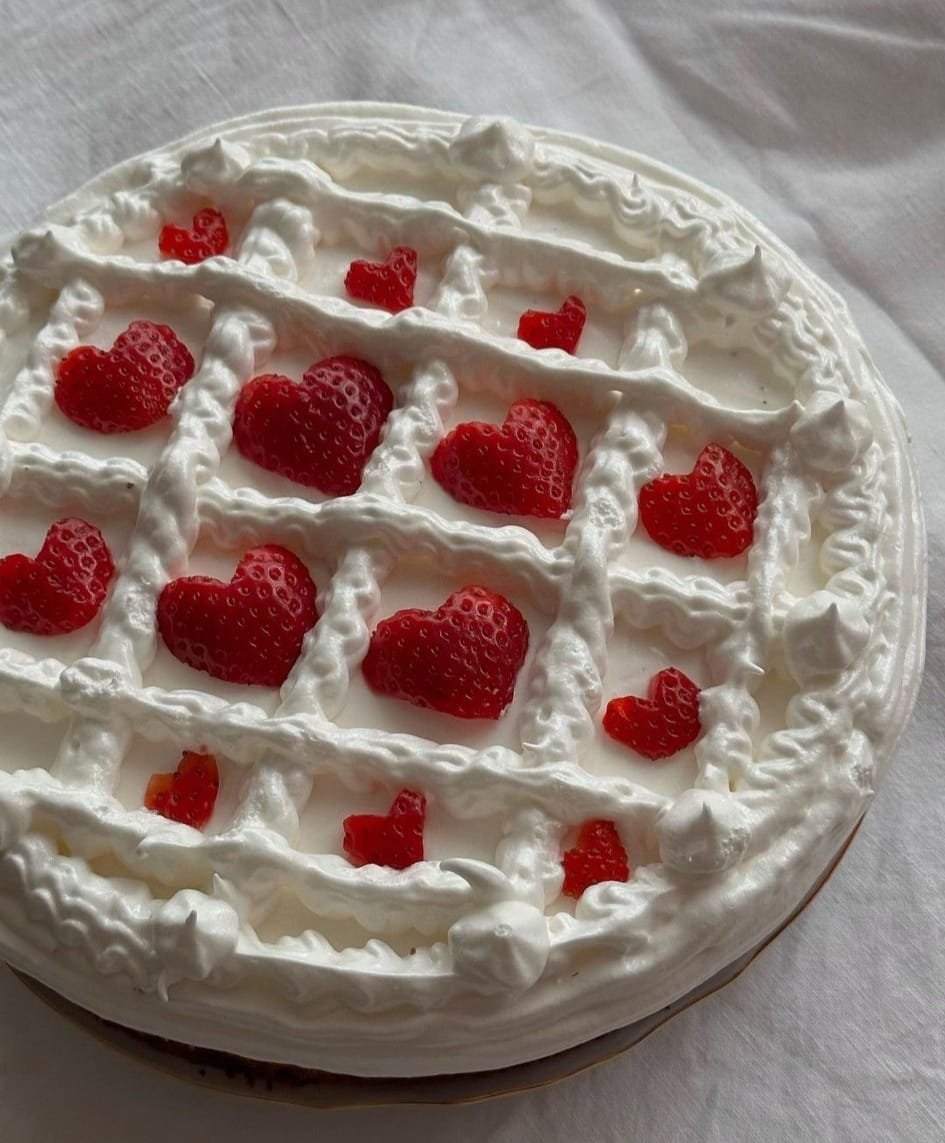 prettiestavenue's tweet photo. strawberry cake https://t.co/zW8q05ECjt
