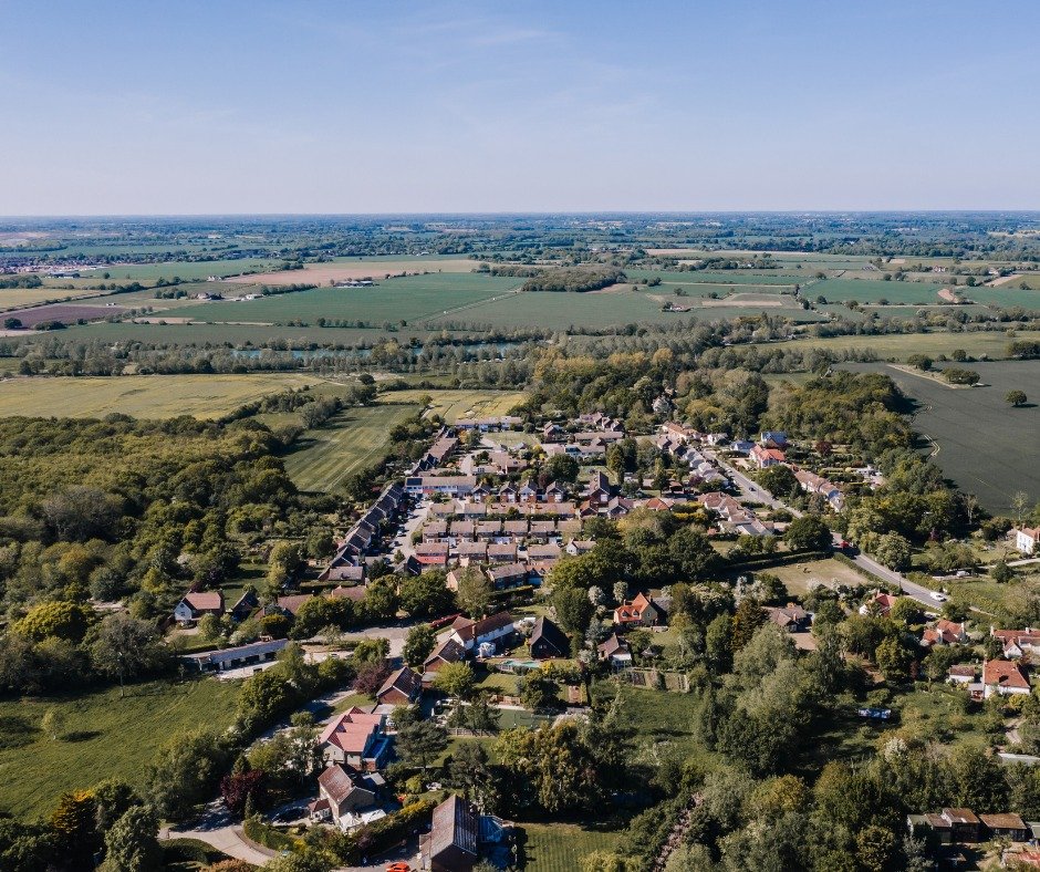 onetreeplanted's tweet photo. 100,000 trees planted in #England 🌱

These trees were planted to restore 40 hectares of land in communities across multiple locations in Essex. As the trees grow, they will improve soil and water conservation, store carbon, moderate climate, and increase wildlife habitat.🌎🌱 https://t.co/am4KZX9pzF
