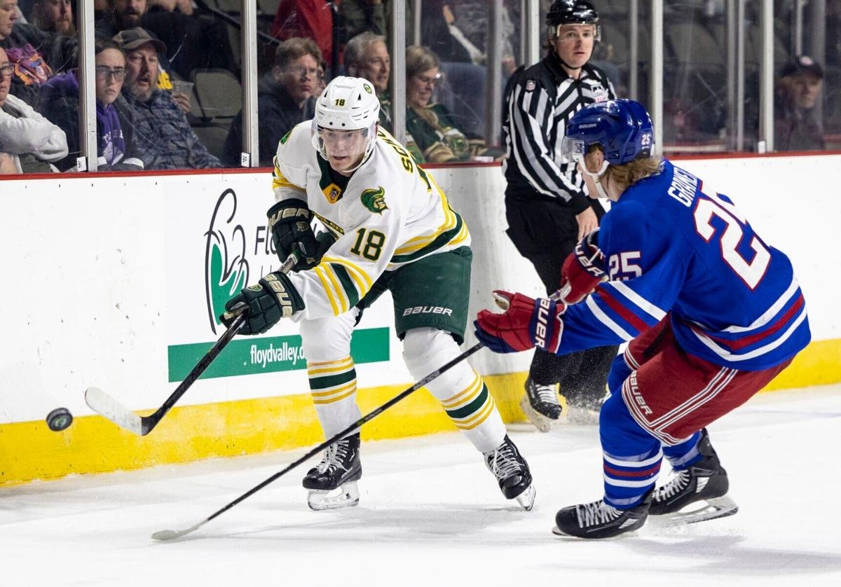 Per the USHL transactions log, the Sioux City Musketeers have dropped Sawyer Scholl from the roster.

The soon-to-be 21-year-old had 7 points (six goals, one assist) in 35 games this season, including two goals in his last three games.

📸: Sioux City Journal

#USHL
