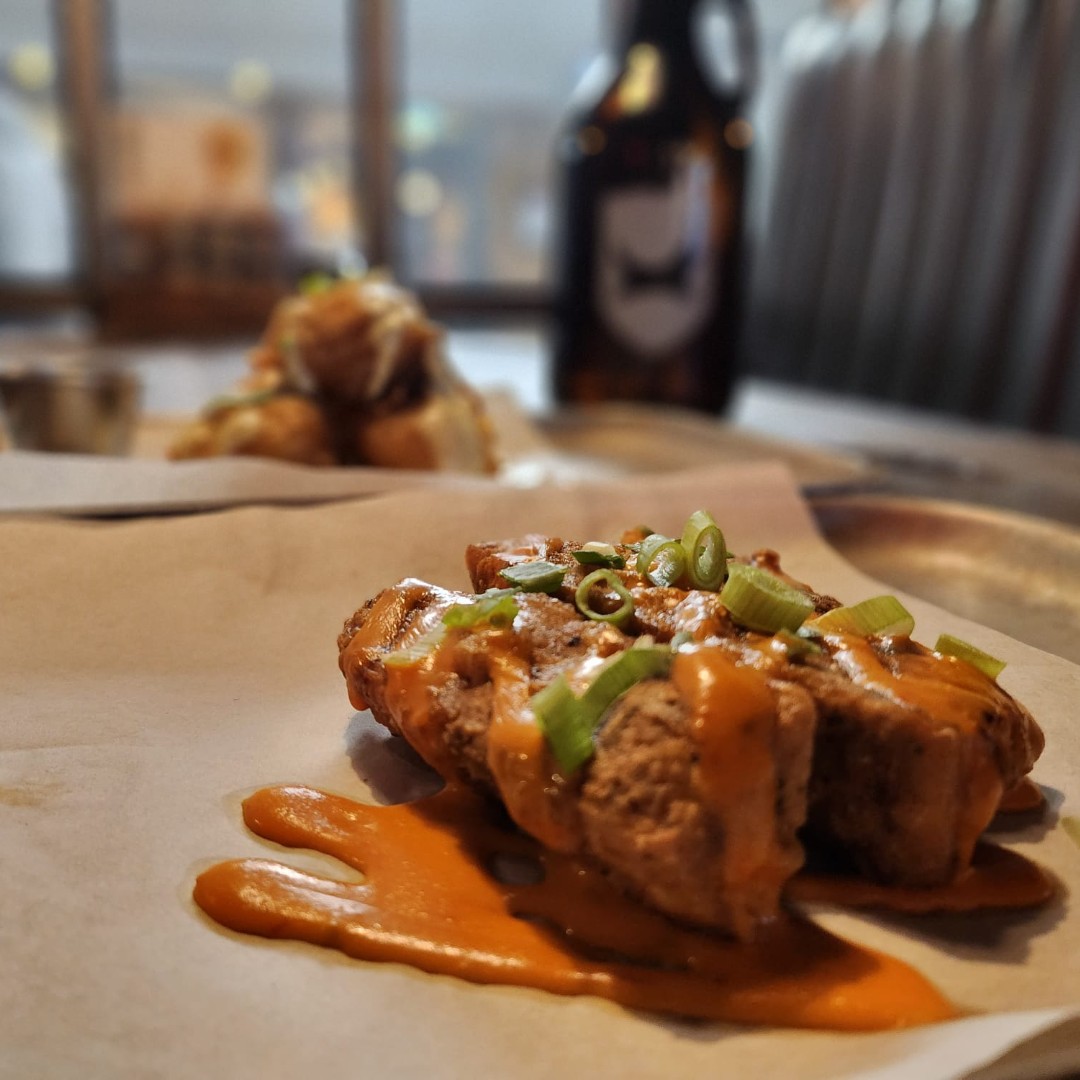 Brewdogbarhull's tweet photo. How could you say no to these wings?
Chicken, Cauliflower and Seitan wings available. Book now for Wings Wednesday and see how many wings you can scran!
#BrewDogHull #WingsWednesday #AllYouCanEat https://t.co/oyrVD6Q8Hq