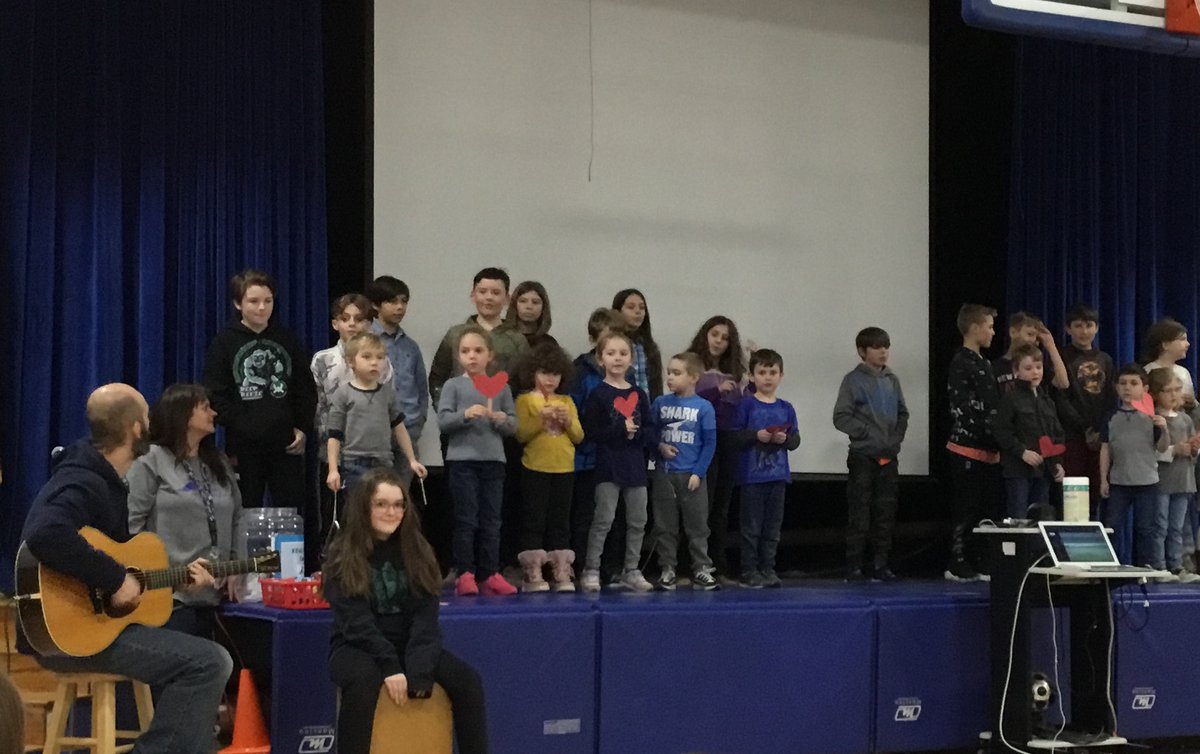 EKESCommunity's tweet photo. We had our January KEWL Convention yesterday. Mrs. DeLucia’s class led the school in a greeting, told jokes, sang a song with their fifth grade reading buddies, and led a discussion on what we are thankful for. Students were thankful for their families, friends, and EKES! https://t.co/sauCtB0sru