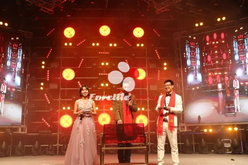 ForeliteLight's tweet image. To meet the retro trend, we have developed this transpot light. Equipped with a 750 Watt lamp, it can give out beautiful golden white light, which color can be changed by the LED lamps specially added. 
#forelite #retrolight #effectlight #stageeffectlight #stagelight #djlight