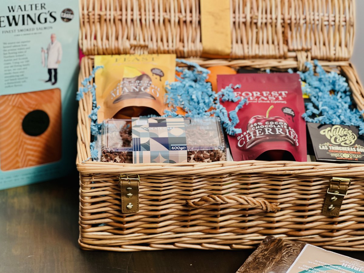 Today's Gift Basket Of The Day is "Great Taste Award Chilly Gold Hamper"  ow.ly/zKE150MB794 🐟

Follow &amp; RT to enter #prize draw to #win a Gift Basket. More info via our blog. 

#dailydispatch #gifts #competition #celebrationgifts #welcomehomegifts #foodhampers