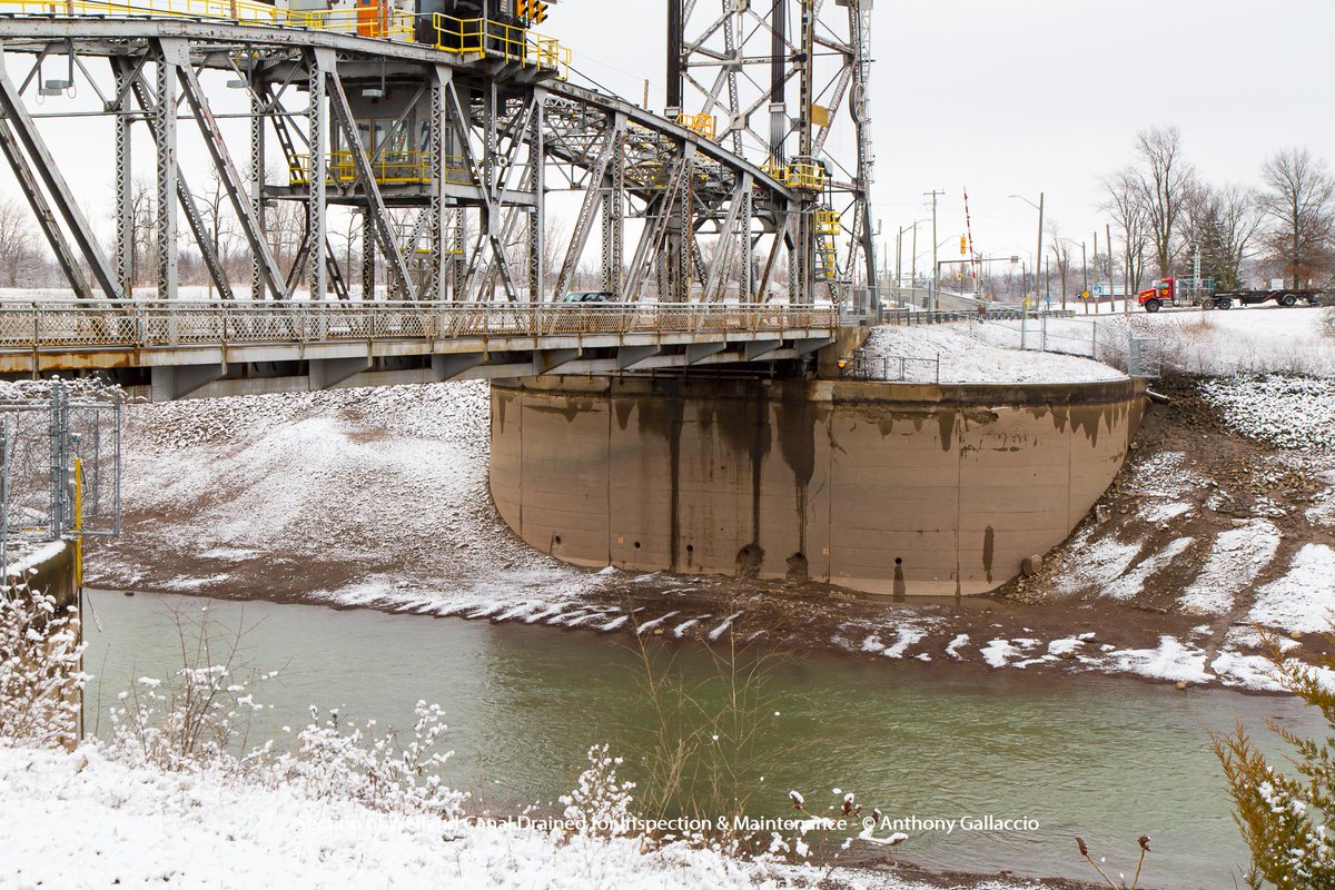 A_Gallaccio's tweet photo. .@hwyh2o #northern #section #wellandcanal #hwyh2o #drained #inspection #repair #lock1 #lock2 #lock3 #stcatharines #thorold #ontario 
More photos: https://t.co/kSUbNAPSfI https://t.co/HL1w74HfZC
