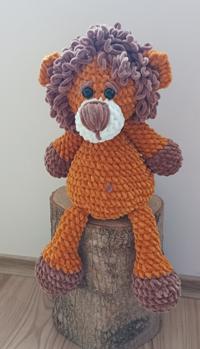 My mother is creating these beautiful fluffy friends.  Welcome "The King" 🦁🦁🦁... If you want to have it, or if you feel like ordering another personal toy, feel free to text me! #handmade #toys #Lions