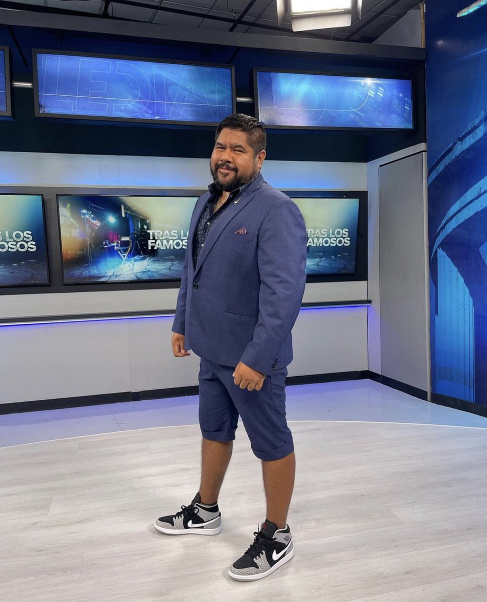 Lando_Deportes's tweet photo. El carroñero "papá" de #Debani ya en las instalaciones de la casa productora, para firmar el contrato de su bioserie @iztapanero 😬😬😬🤢🤢🤢🤮🤮🤮 https://t.co/ED9rogfwr6