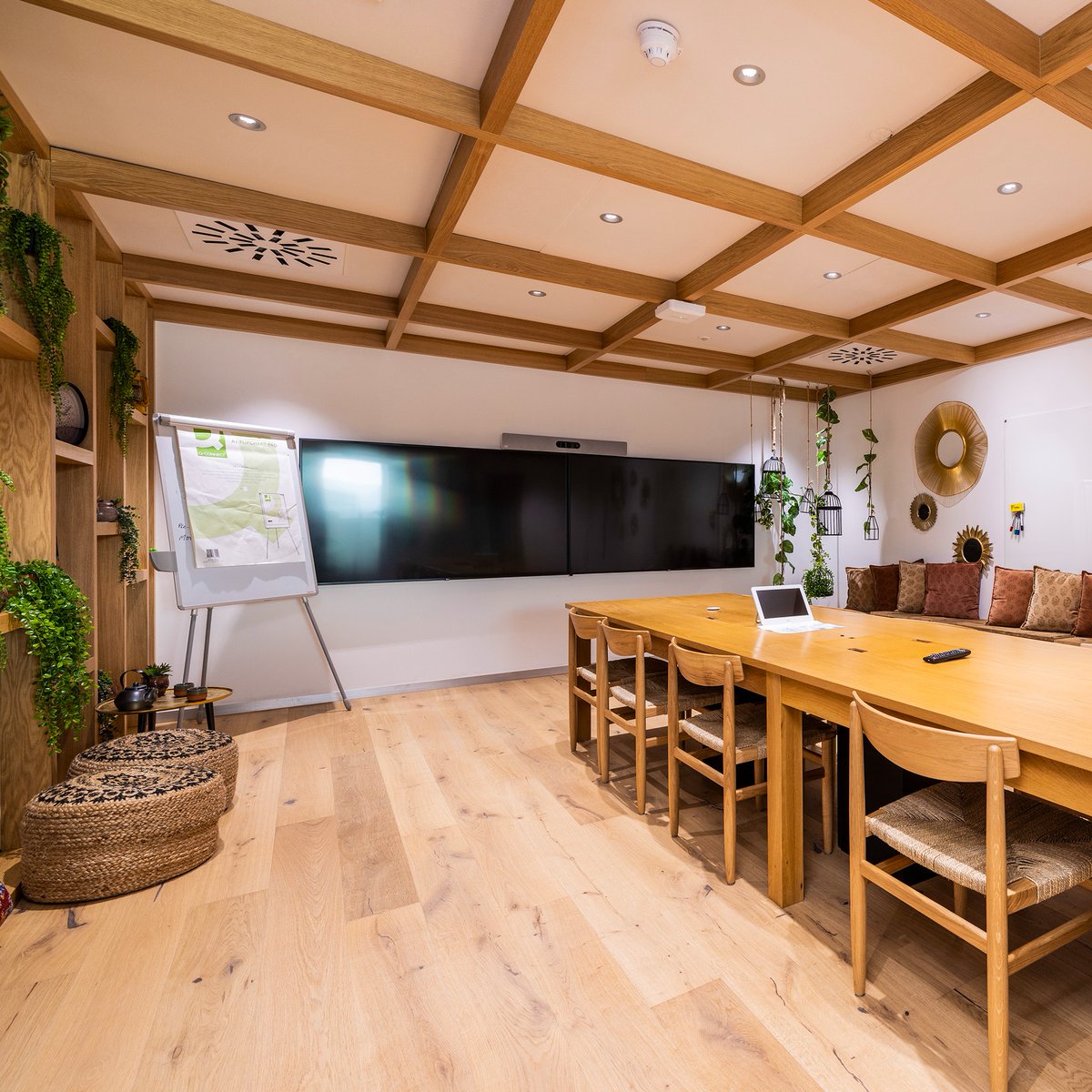 Could this be your next #office?: sav.li/yrz

Being one of the most iconic buildings in the South Docks, this modern #officespace provides a high-end fit-out boasting individual offices, meeting rooms, boardrooms and a canteen with breakout seating. Click