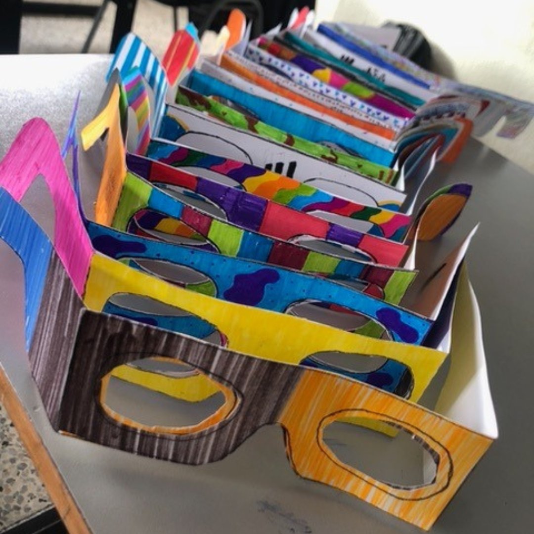 Gracias <a href="/JesuitinasBi/">Jesuitinas Bilbao</a>  🙌🏻 

Repartieron las gafas en blanco y cada alumn@ decoró y recortó sus #GafasdeRealidadMejorada. Además, las familias las compraron y destinaron todo lo recaudado a #RealidadMejorada.

¡Muy pronto mejoraremos la realidad de los niños y adolescentes! ✨