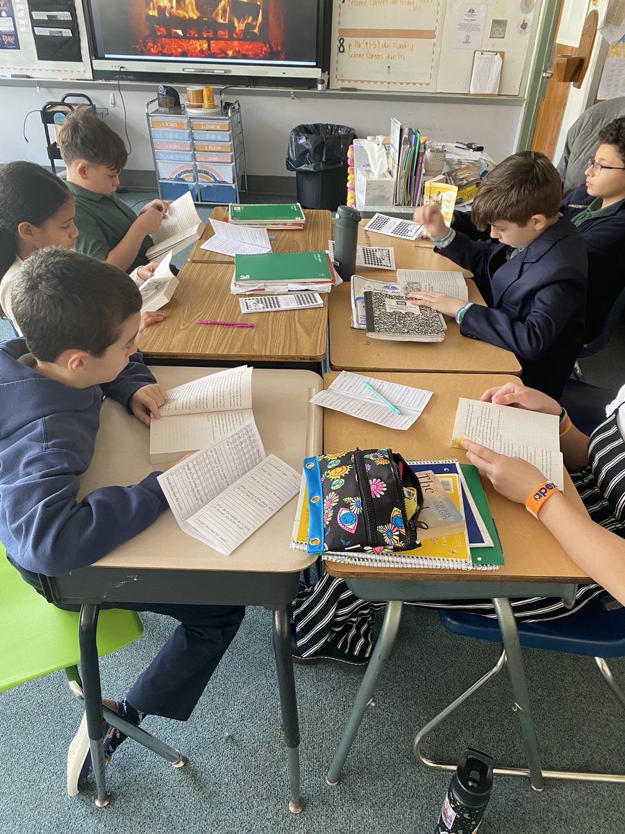 mrs_rabatin's tweet photo. Book Tasting Day! Grade 6 read: The Boy Who Harnessed the Wind, Unplugged, Tiger Rising, Holes and Save Me a Seat! @CAWaterbury #CatholicSchoolsWeek https://t.co/MGwP7LUfpd