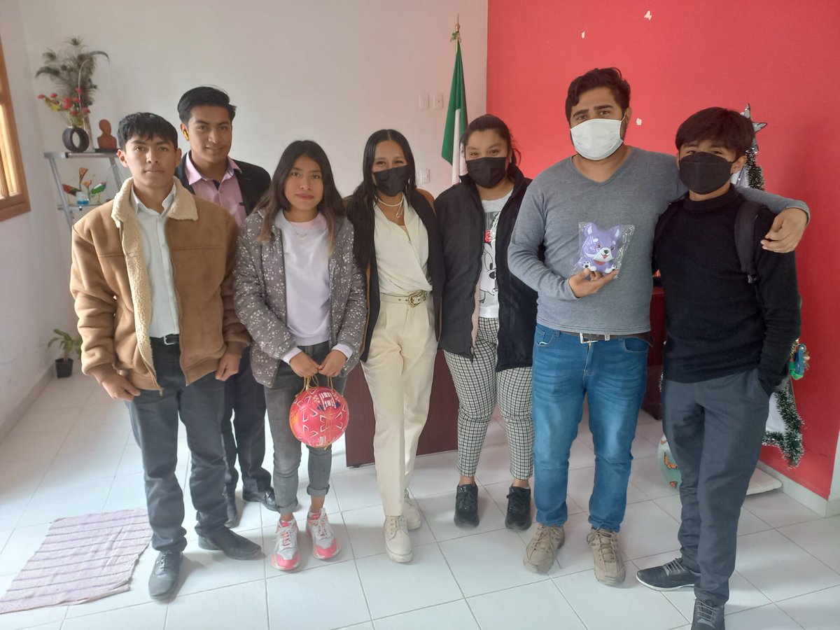UPFIM_Oficial's tweet photo. Estudiantes de la #UPFIM se sumaron a la colecta de juguetes “𝑬𝒏 𝑯𝒊𝒅𝒂𝒍𝒈𝒐 𝒕𝒐𝒅𝒐 𝒆𝒏𝒆𝒓𝒐 𝒆𝒔 𝒆𝒍 𝒎𝒆𝒔 𝒅𝒆 𝒍𝒐𝒔 𝑹𝒆𝒚𝒆𝒔 𝑴𝒂𝒈𝒐𝒔”, para regalar sonrisas a las niñas y niños en situación vulnerable de nuestro estado.

#DisciplinaInnovaciónYProgreso https://t.co/qAws8EkTdI