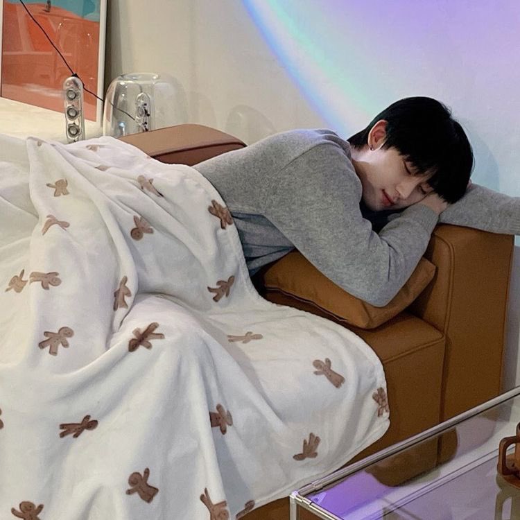 •_update02 : “picturan mo ako kunwari tulog dali”

> to : @chzmosan <