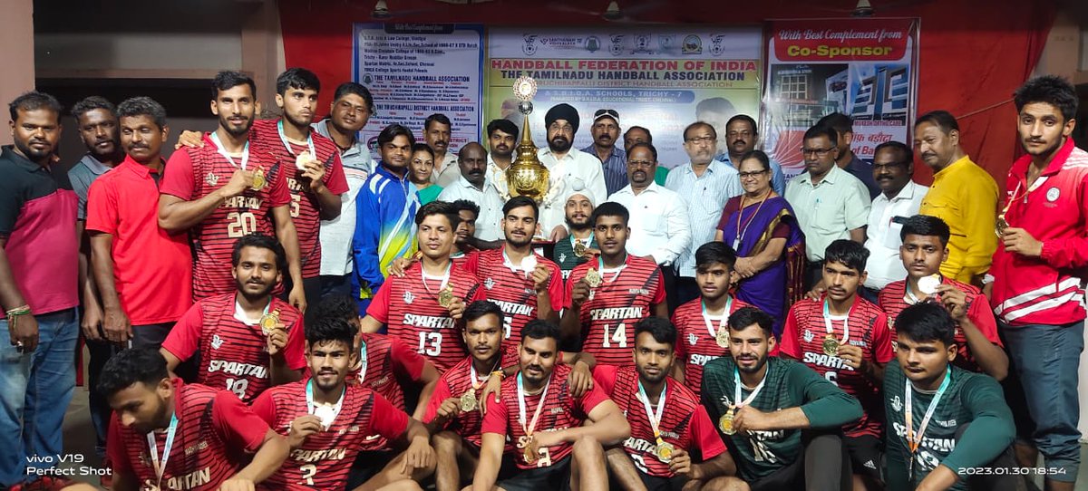IndiaHandball's tweet photo. Madhya Pradesh &amp; Haryana declared as joint winners 🏆 of 44th HFI Junior Boy’s National Handball Championship

Delhi &amp; Tamil Nadu won bronze 🥉 after losing in semifinal.

Closing ceremony was attended by Minister of School Education of Tamil Nadu &amp; HFI Secretary General. https://t.co/R1LZUN0H4Y