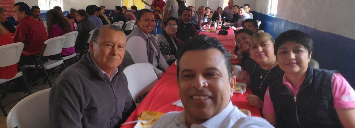SoyLaloGattas's tweet photo. Festejando al amigo Profesor Gilberto Ruíz Hernández https://t.co/oePxy5KJMF