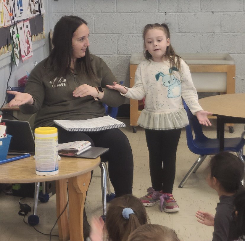 msrachelsutton's tweet photo. Seeing this friend wanting to take the lead with Heggerty made my day 🥰 Heggerty is always something we look forward to @PEWelland @dsbn https://t.co/E0JvrFNHo1