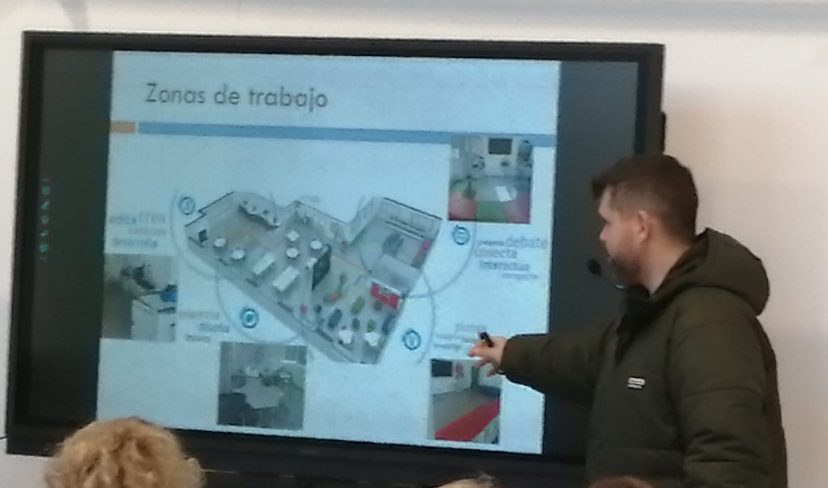martaCDEFP's tweet photo. El @iespoligonosur trabaja esta tarde en el #aulaateca la metodología en los diferentes espacios. @CEPdeSevilla346 @CEPdeSevilla @thestalox https://t.co/bhjxzNm1Yo