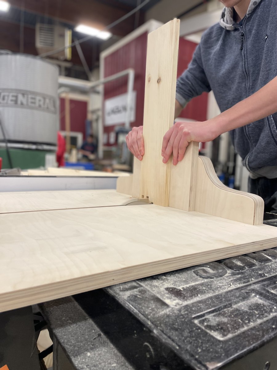 GeorgianMuskoka's tweet photo. It’s all about the joints today @GeorgianMuskoka as our #ConstructionTechnique students work on fine tuning their #Cabinetry and #Finishing skills in the shop.
We’re talking #splinejoint #boxjoint #dovetailjoint and #lapjoint and we can’t wait to see the finished products! https://t.co/7YBKGZCEEm