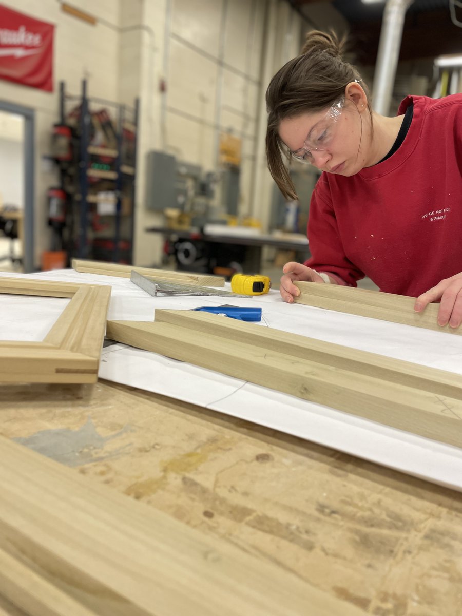 GeorgianMuskoka's tweet photo. It’s all about the joints today @GeorgianMuskoka as our #ConstructionTechnique students work on fine tuning their #Cabinetry and #Finishing skills in the shop.
We’re talking #splinejoint #boxjoint #dovetailjoint and #lapjoint and we can’t wait to see the finished products! https://t.co/7YBKGZCEEm