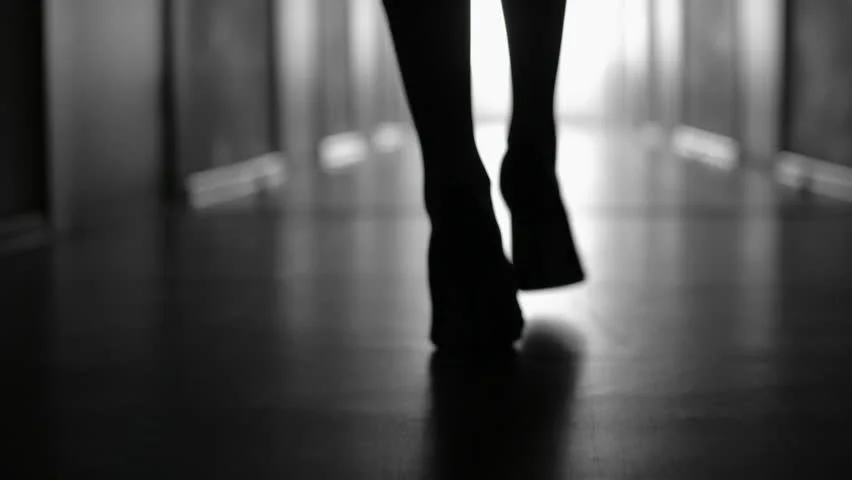 LegoGramas's tweet photo. Nunca subestimes el poder de un par de tacones caminando hacia ti. Puede ser el sonido más erótico jamás creado. 

#erotuits #erotismo #legogramas #eroticoaquelarre https://t.co/pbGUJ2rtQG
