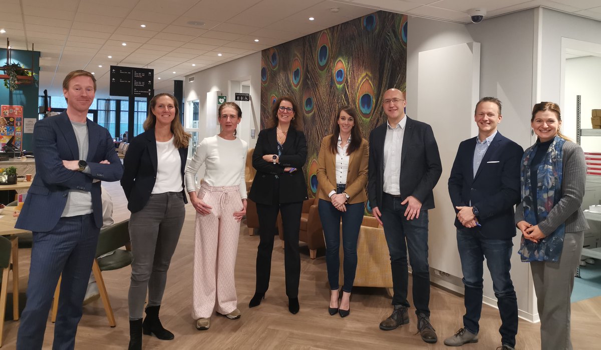 Vanochtend op werkbezoek bij het Zonnehuis Doorn <a href="/QuaRijn/">QuaRijn</a> met een delegatie van het ministerie van VWS (afdeling MEVA). <a href="/bert_speijer/">Bert Speijer</a> <a href="/RijsdijkRianne/">Rianne Rijsdijk</a> en Niels Jongejan vertelden over over hoe zij als PA's invulling geven aan het begrip passende zorg binnen hun werksettings #jzojp
