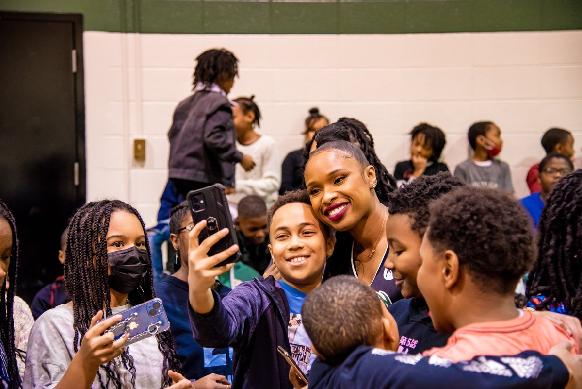 BGCMilwaukee's tweet image. She's an icon, she's a legend, and she's an EGOT! The kids at Pieper-Hillside got a surprise when Jennifer Hudson—and Bango!—came to visit yesterday. Thank you to everyone at @JHudShow, @Bucks, and @WISN12News for helping us invest in more great futures. #GreatFuturesStartHere