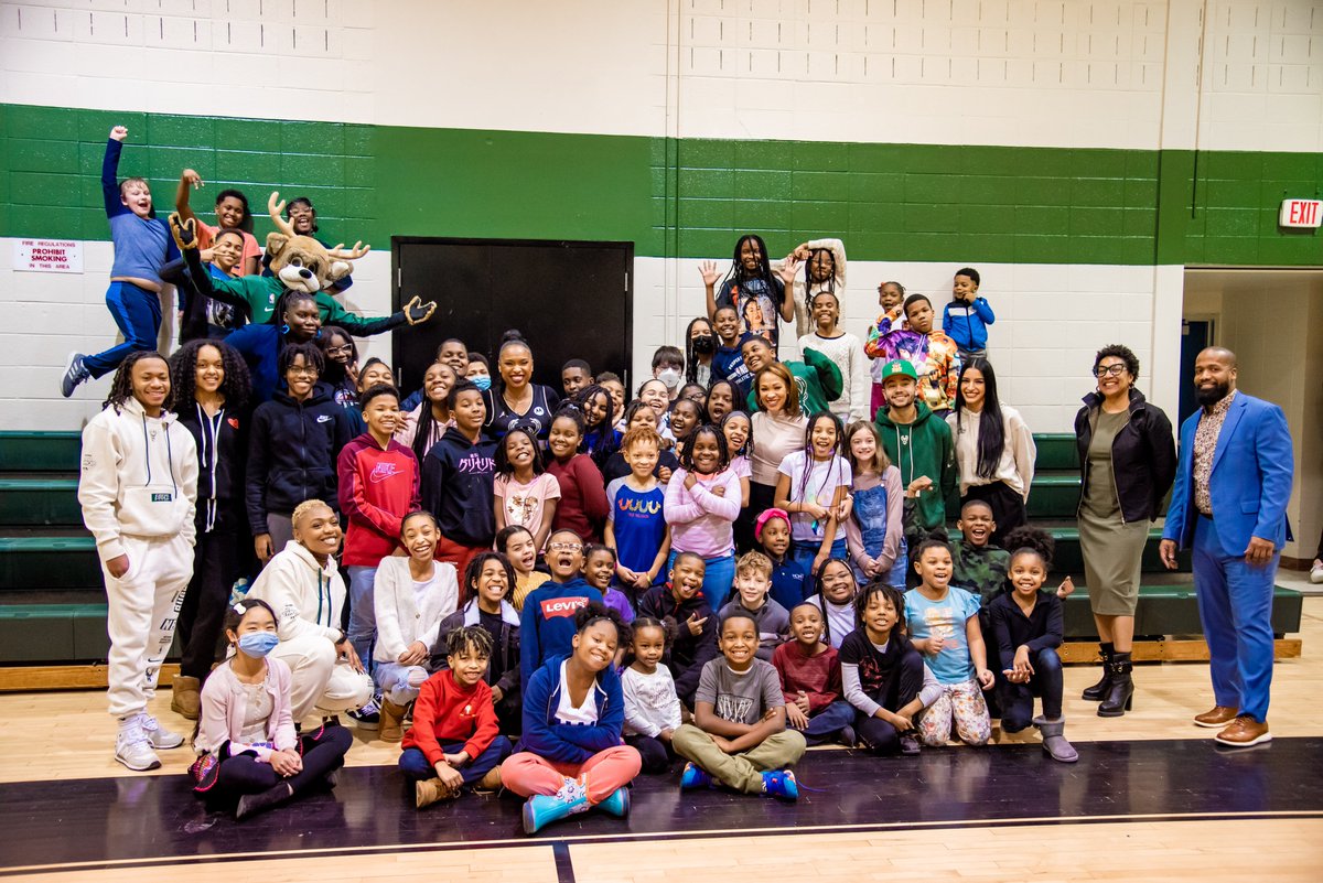 BGCMilwaukee's tweet image. She's an icon, she's a legend, and she's an EGOT! The kids at Pieper-Hillside got a surprise when Jennifer Hudson—and Bango!—came to visit yesterday. Thank you to everyone at @JHudShow, @Bucks, and @WISN12News for helping us invest in more great futures. #GreatFuturesStartHere