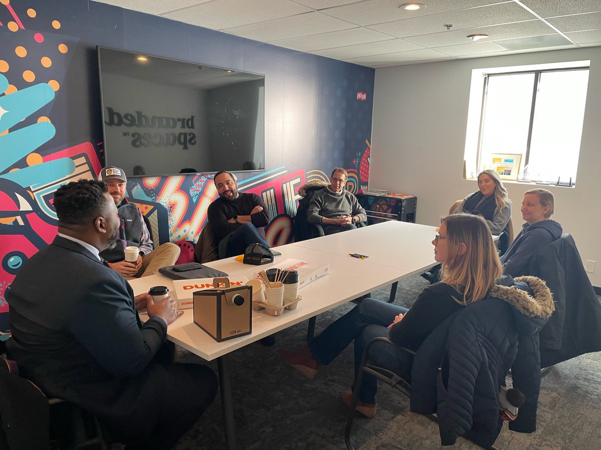 kambucknerchi's tweet image. Small businesses are the lifeblood of our communities. Thank you @RightWaySigns for hosting me today and for all the business owners who joined and shared their challenges.