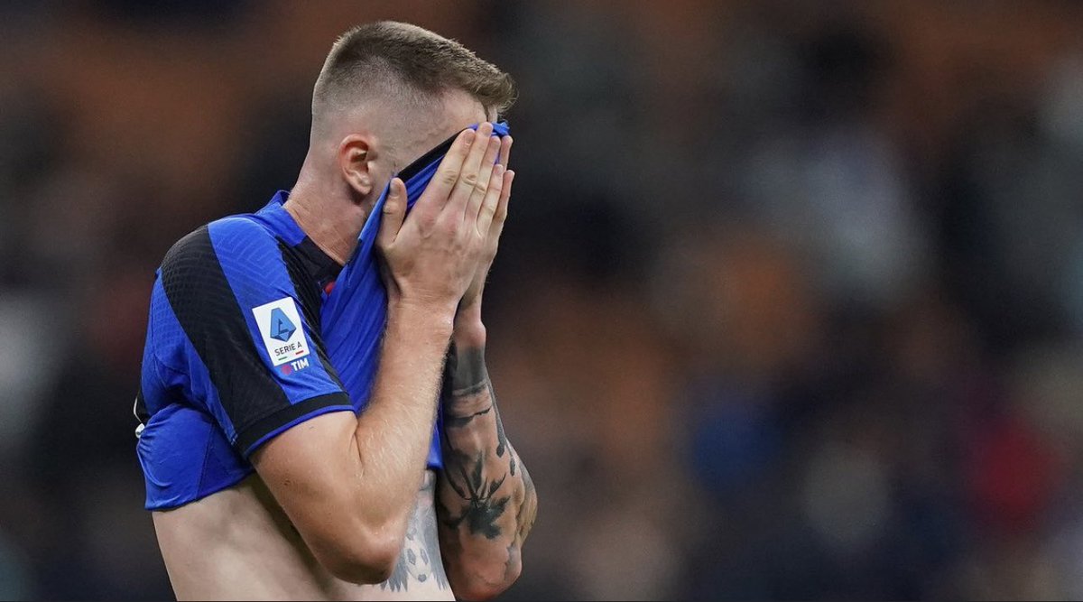 InterMilanFRA's tweet photo. 🚨 Skriniar ne participera pas au match de ce soir face à l'Atalanta le défenseur ne devrait même pas être sur le banc. 

~ @MatteoBarzaghi https://t.co/Mq3Ew5vHId