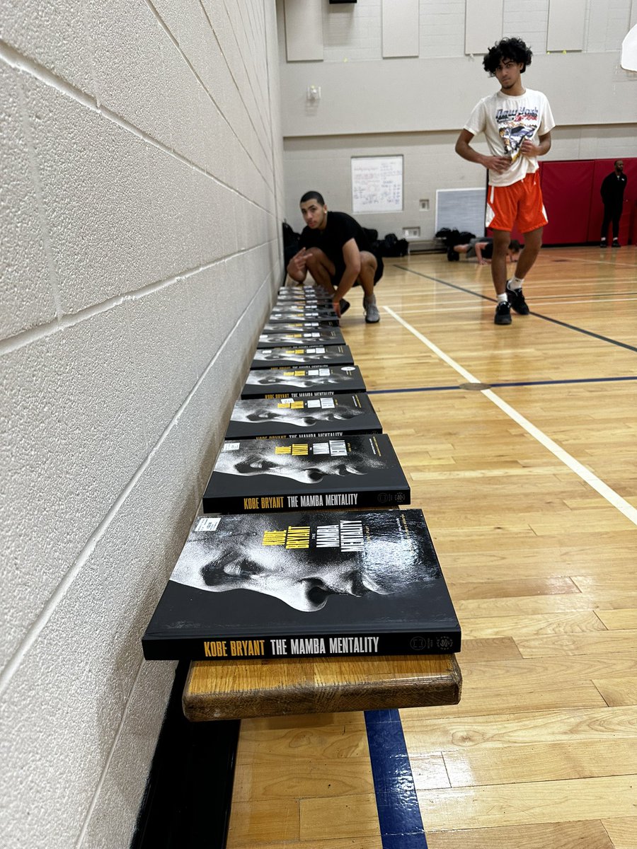 STUDENT-Athletes. This is who they are. Our u19 and u17 team will be “taking a page” from coach @elginsdiner and his u14 team initiative.

We want to empower our players with life lessons that are taught through basketball. Knowledge that are transferable into adulthood. #hamont